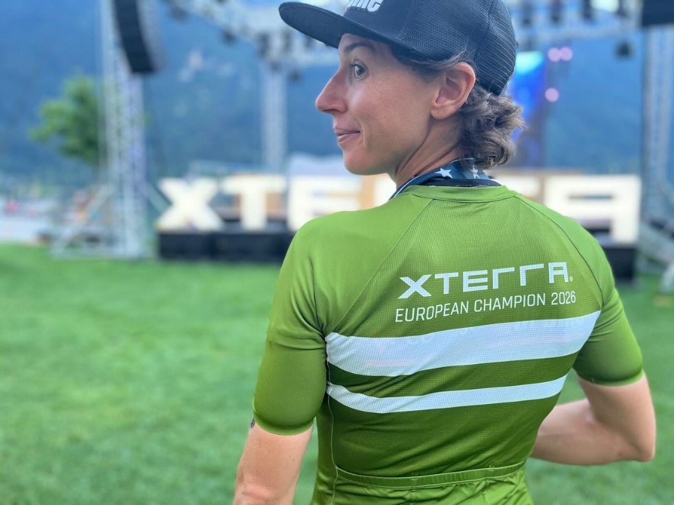 Ana Gay seen from behind in the green XTERRA European Champion 2026 jersey
